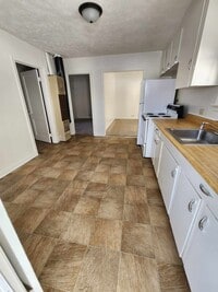 Building Photo - One Bedroom One Bathroom Single House