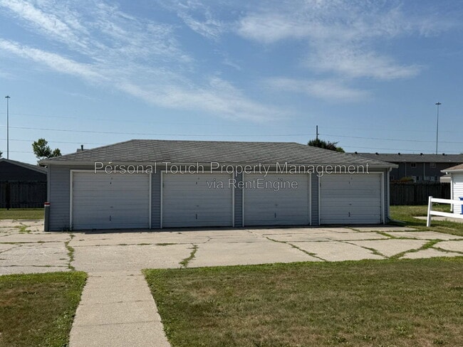 Building Photo - 2342 20th Ave S