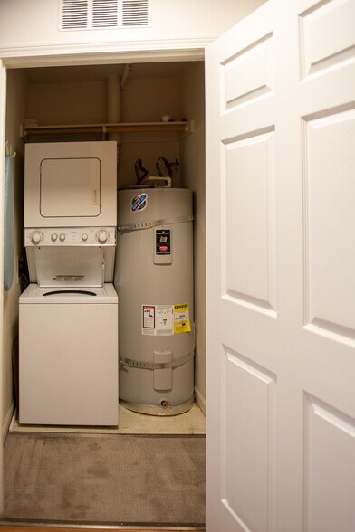 In-unit washer/dryer - 701 NE 28th Ave