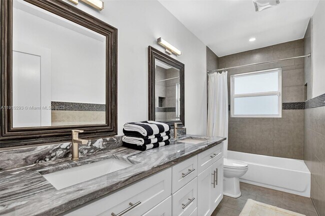 Building Photo - 5660 Golfway Dr