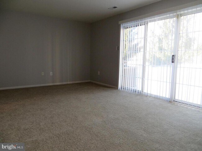 Building Photo - 3606 N Carriage Ct