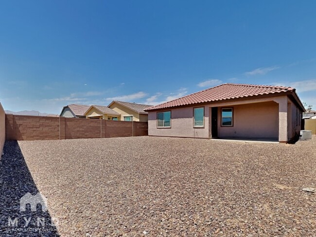 Building Photo - 17027 W Echo Ln