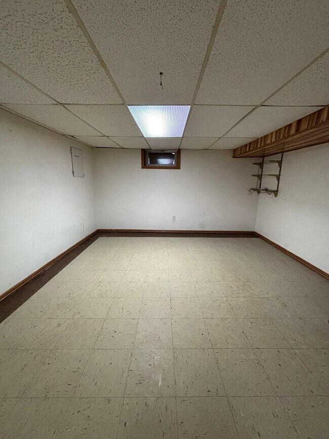 Building Photo - 4108 S Park Dr