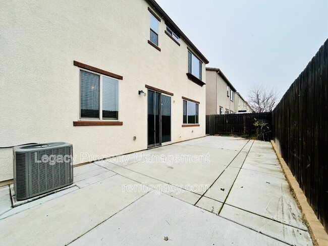 Building Photo - 3879 Ivan Way