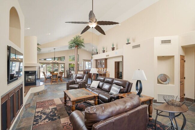Building Photo - 4725 N Brookview Terrace