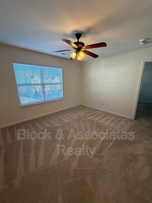 Building Photo - 832 Central Park Ave