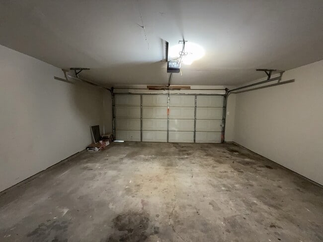 Building Photo - 8917 Vernon Dr