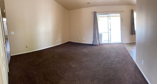 Building Photo - Nice 3 Bedroom 2 Bath Home with POOL and RV Parking