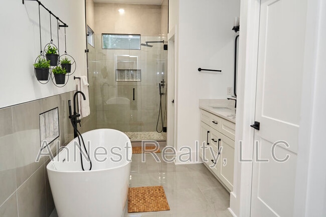 Building Photo - 1458 Beecher St SW