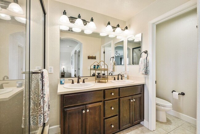 Building Photo - UPDATED LARGE 1600 sq/ft 3BR/3.5BA Central Mtn View Townhome AVAILABLE NOW