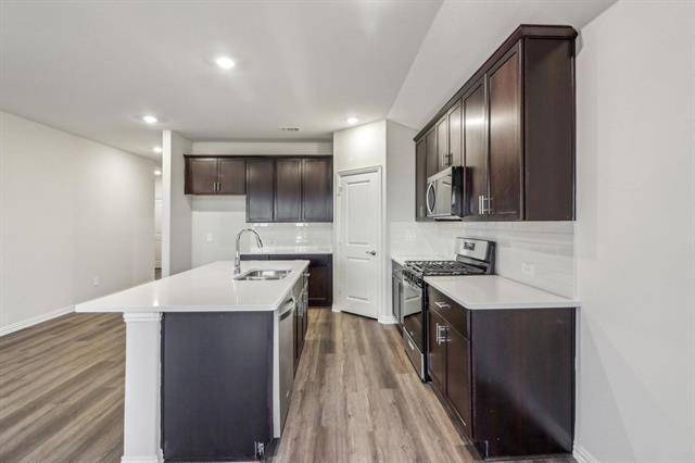 Building Photo - 711 Easthill Dr