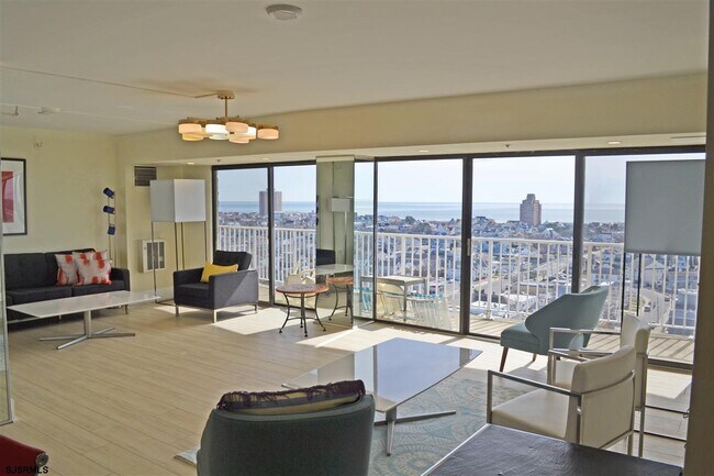 Building Photo - 236 N Derby Ave