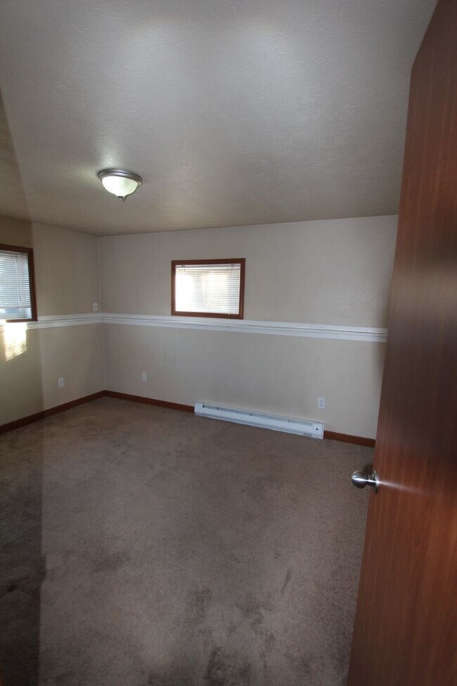 Building Photo - Great Spokane Valley Location-2 bed 1 bath...
