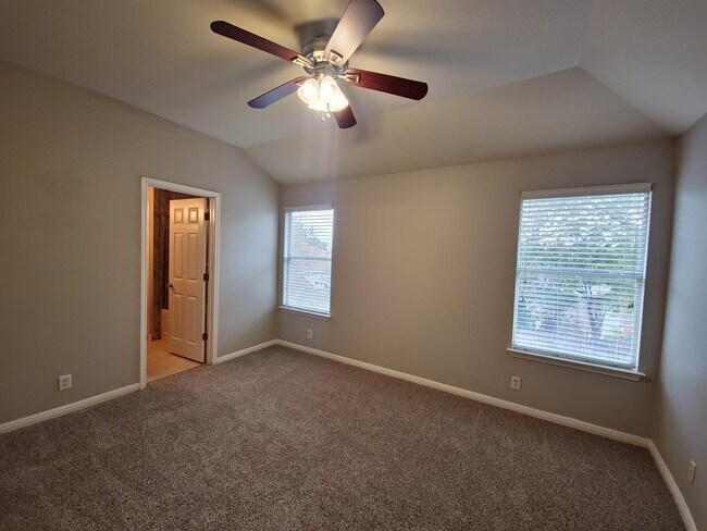 Building Photo - 107 Orange Tree Ln