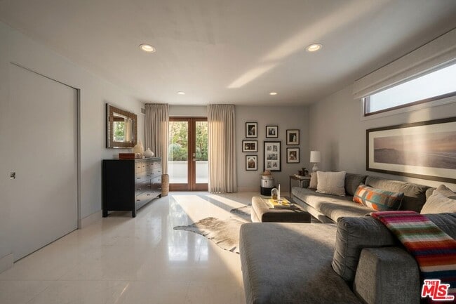 Building Photo - 2035 De Mille Dr