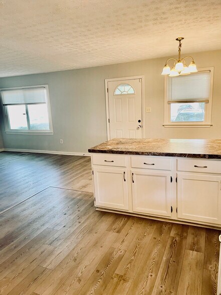 Building Photo - 1006 New St