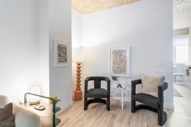 Building Photo - 10 Commerce Ct