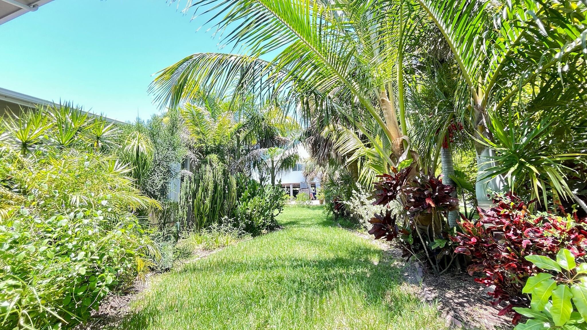 Building Photo - 2025 S Ocean Dr