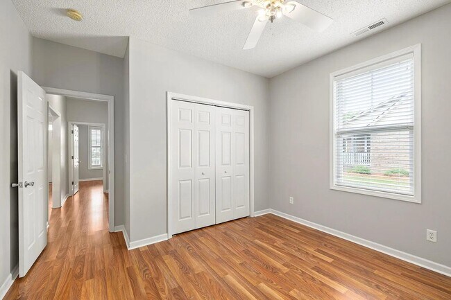 Building Photo - 3225 Mayflower Ln