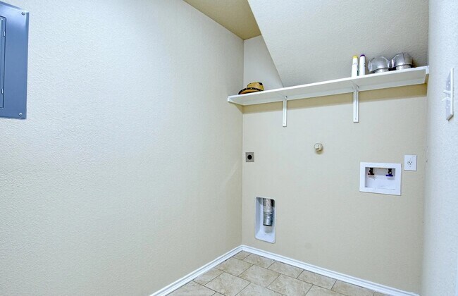 Building Photo - 10814 Arkey Ave