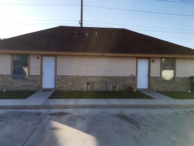 Building Photo - 323 Rockport St