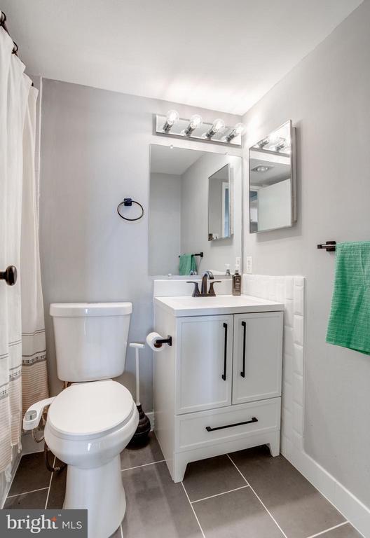 Building Photo - 250 S Reynolds St