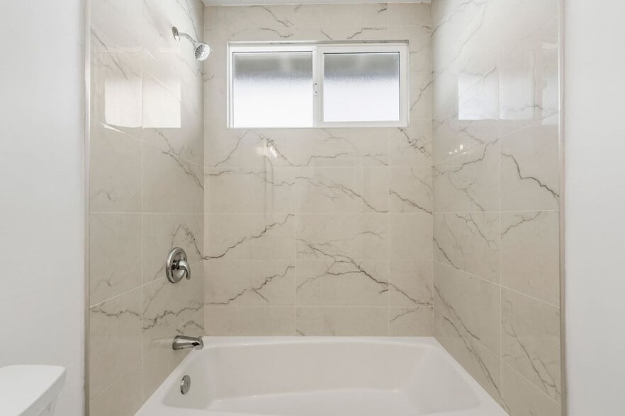 Building Photo - 2819 Sycamore Ave