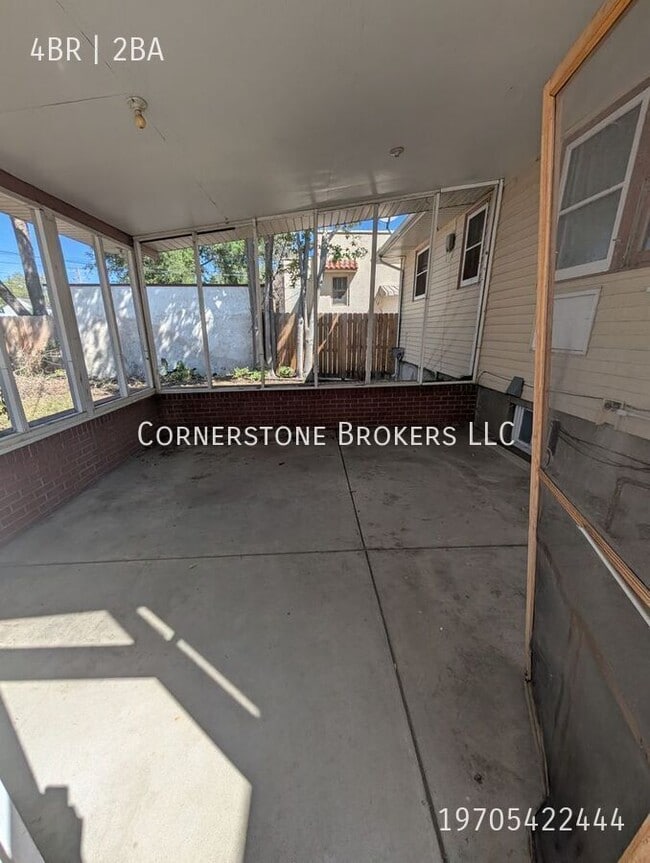 Building Photo - 509 Ensign St