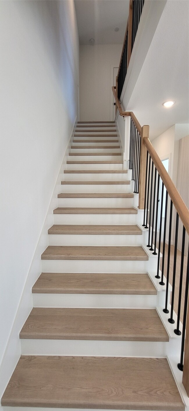 Building Photo - 1033 North Ln