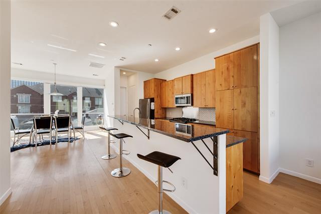 Building Photo - 959 W Bluff St