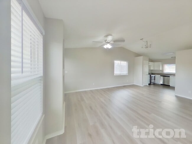 Building Photo - 6625 Bear Tooth Dr