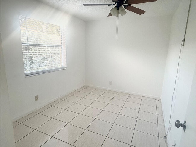 Building Photo - 11650 NW 23rd Ct