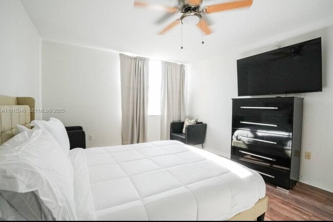 Building Photo - 19601 E Country Club Dr