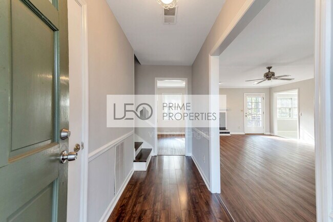 Building Photo - 2816 Deerwood Trail