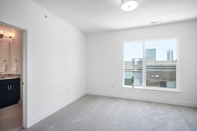 Building Photo - 727 N Illinois St