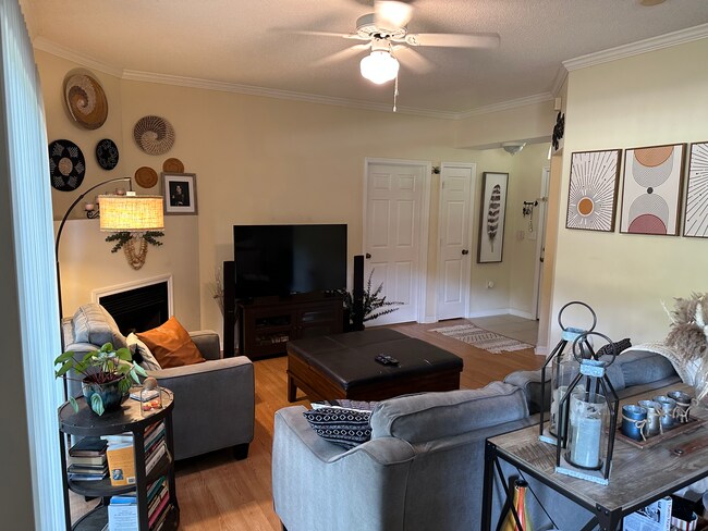 living room - 10000 SW 52nd Ave