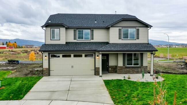 Building Photo - 4 Bedroom, 2.5 Bath New home