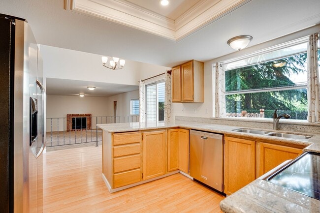 Building Photo - 4 Bedroom 2.5 Baths+ Bonus Home Office/ Woodinville $3850 per Month
