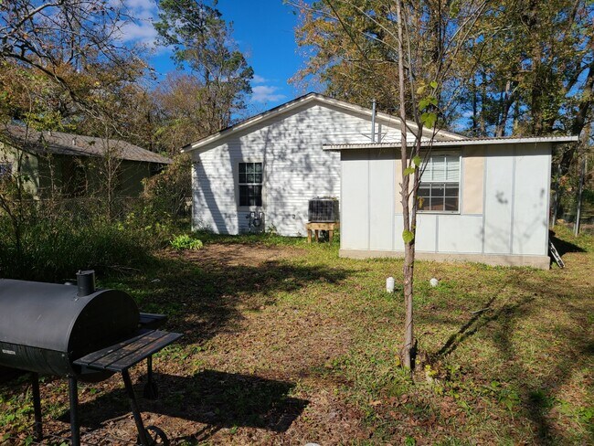 Building Photo - 2365 Cousins St