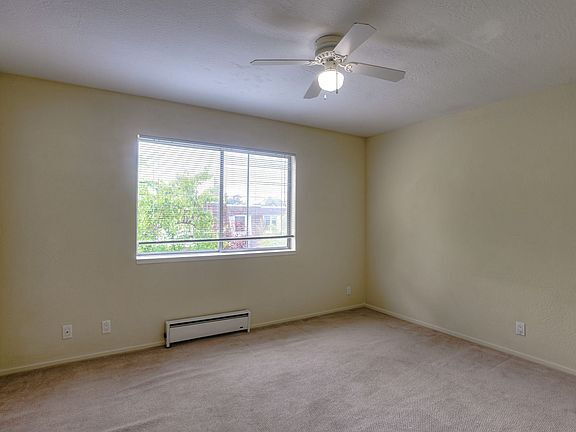 Building Photo - "Charming 2-Bed, 2-Bath Menlo Park Retreat...