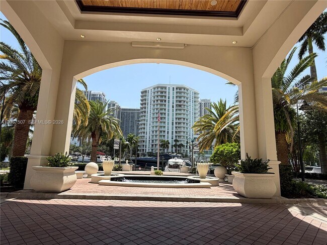 Building Photo - 600 W Las Olas Blvd