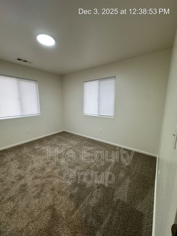 Building Photo - 2132 W Lark Ave