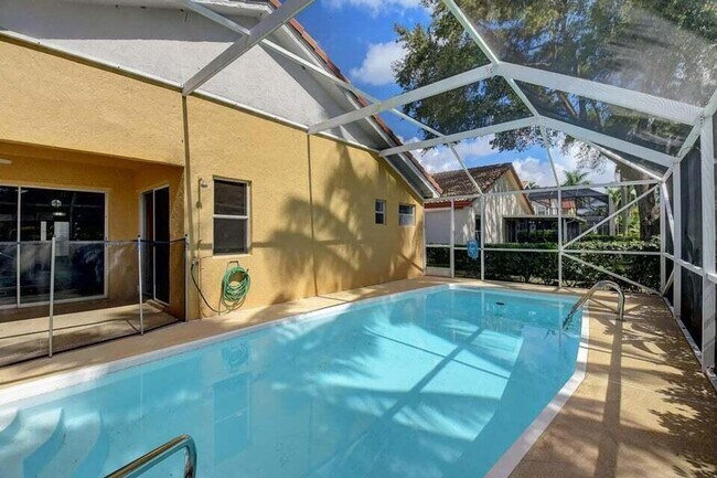 Building Photo - 8561 Tourmaline Blvd