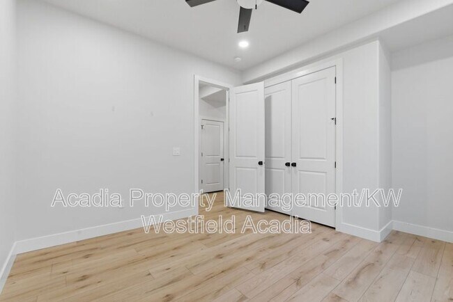 Building Photo - 1437 W Valley Dr