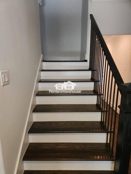 Building Photo - 1333 W 22nd St