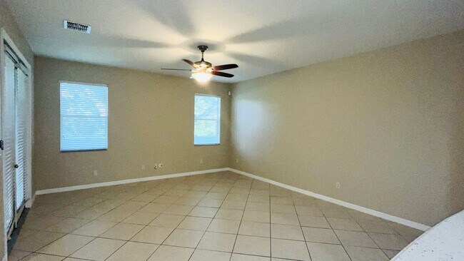 Building Photo - 4 Bed 2 Bath Single Family House For Rent