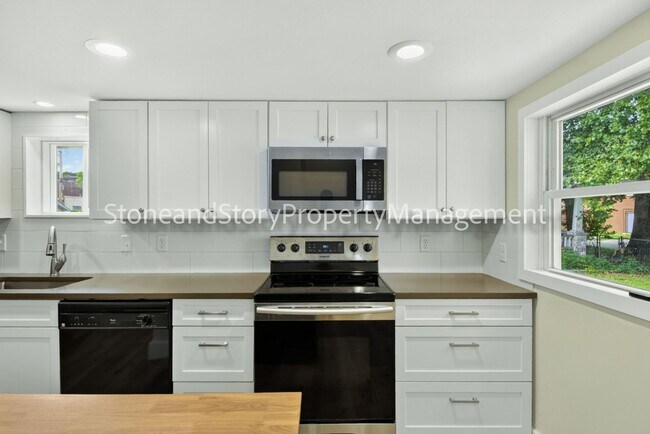 Building Photo - 414 NE Grattan St