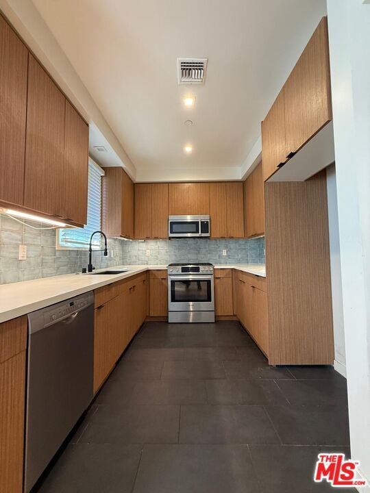 Building Photo - 532 W Elk Ave