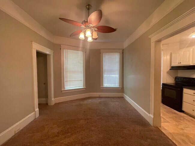 Building Photo - 946 Magnolia St