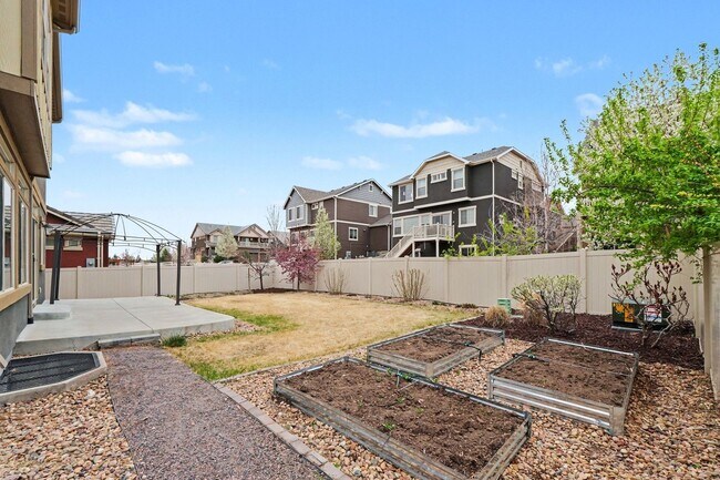 Building Photo - Stunning 4bed/3bath Oakwood Model Home in Erie